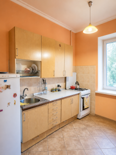 Kawalerka z oddzielną kuchnią, ścisłe Centrum, kamienica