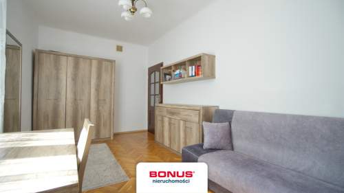 Śródmieście, 2 pokoje, 1 piętro, Spokojna.