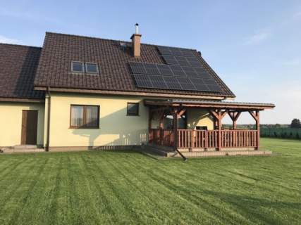 Nowoczesny, energooszczędny dom z pompą ciepła i f