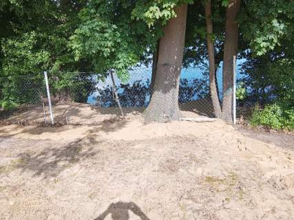 Działka z WZ, linią brzegową jeziora i winnicą