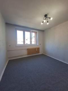 2 POKOJE 49,7 m 2 PIĘTRO UL. PARTYZANTÓW