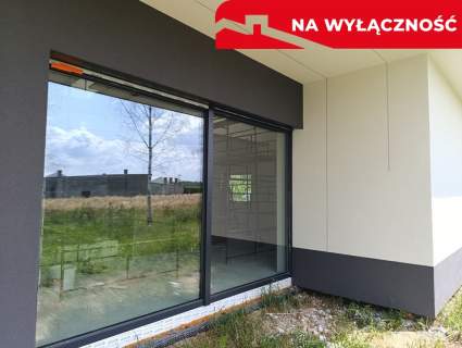 Nowy dom parterowy z antresolą.