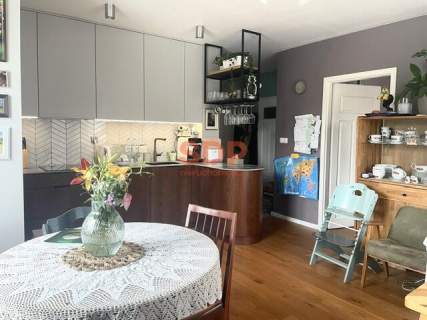 spokojne osiedle/ 3 pokoje/winda/balkon/ miejsce postojowe