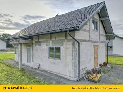 Solidny dom rodzinny na płaskiej działce 10 arów