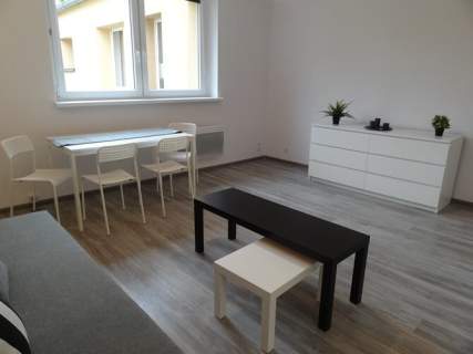 Wynajmę jasną kawalerkę z komórką - Gogolińska 9