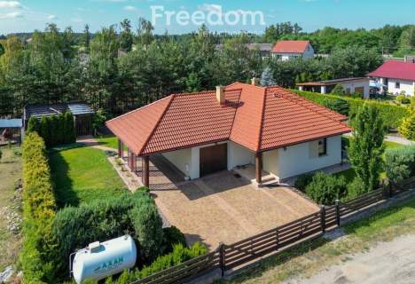 Parterowy dom z ogrodem i garażem 112,6 m