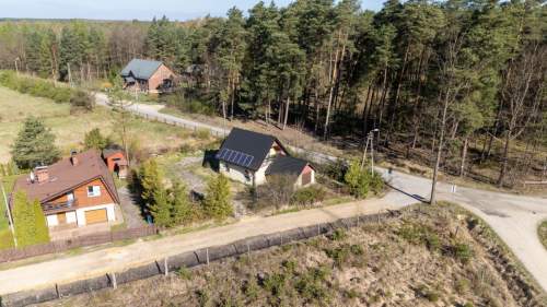 Dom z Energią ze Słońca i Lasem za Oknem- Zielona