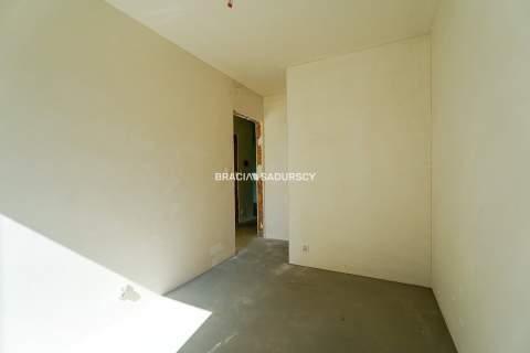 3pokoje,50m2,nowe budownictwo,2 ogródki,m.postojow