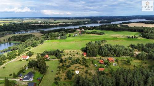 Mazury-malownicza działka blisko jeziora i lasu.