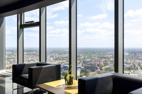 Apartament Sky Tower 43 piętro panorama miasta