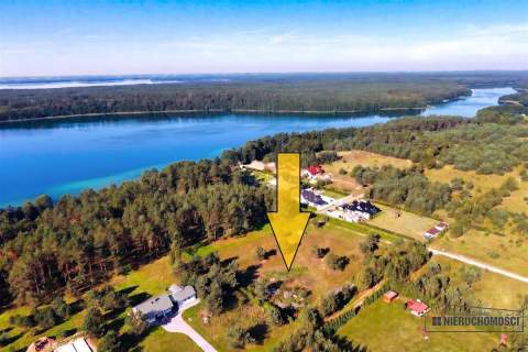 Prywatna plaża, teren i las nad jeziorem Dołgie.