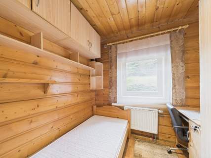 Drewniany dom z widokiem na Tatry   Dursztyn