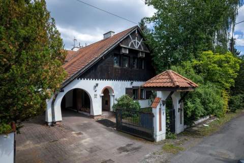 Rezydencja z kompleksem SPA i basenem - Kanie