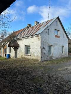 Dom z dzialka 17a
