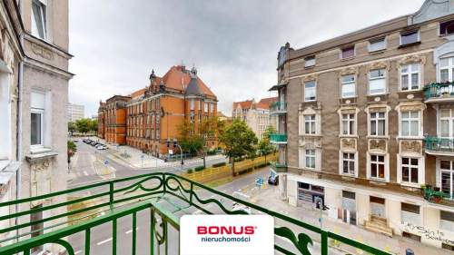 Centrum, 112,47m 3 pokojowe mieszkanie w kamienicy