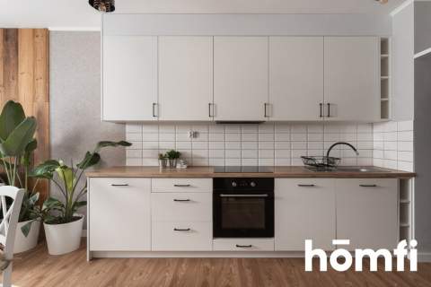 Nowoczesne mieszkanie balkon widok na zieleń