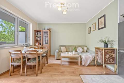 2 pokoje z balkonem w Markach
