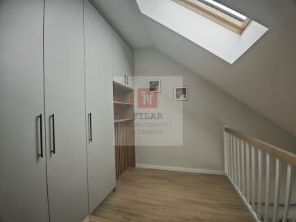 Rewal-elegancki apartament miejsce parkingowe.