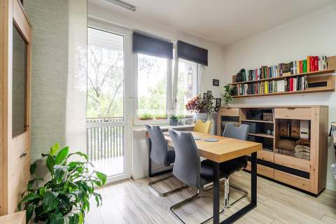 2 pokoje 51,32 m duży balkon os. Handlowe