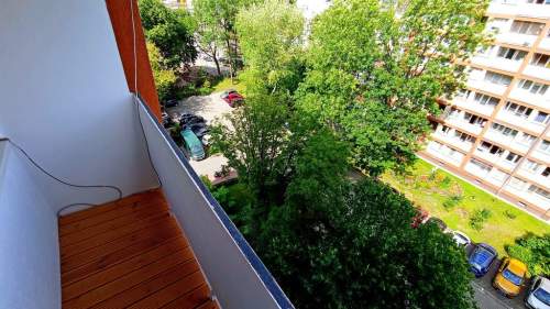 Kawalerka z oddzielną kuchnią i balkonem- Solec 79