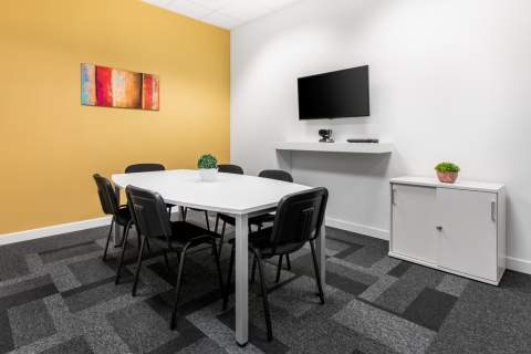 Biurowych zespołów pięcioosobowy w Regus Zana