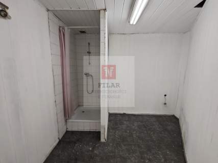 Hala magazynowo-produkcyjna socjal. 130m2