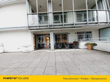 Przestronny apartament 3 min od metra Dw. Gdański
