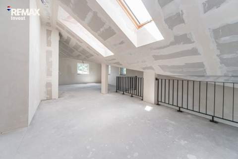 Duże mieszkanie z balkonem, antresolą i loggią