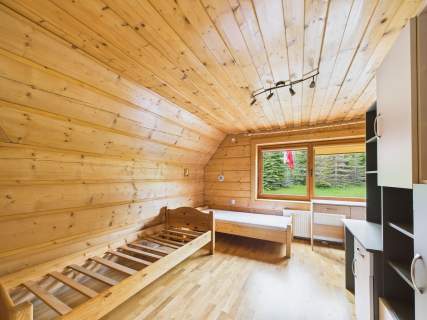 Drewniany dom z widokiem na Tatry   Dursztyn