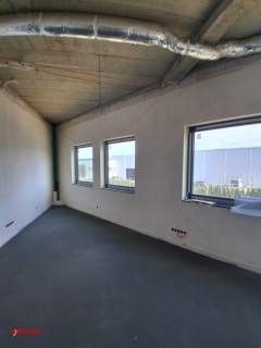 Hala z bramami dla Tir biura plac 2160 m2
