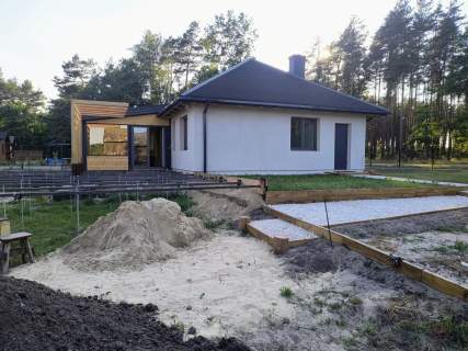 Dom w pięknej okolicy w parku