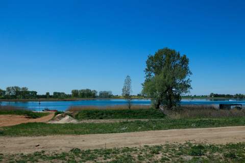 Działka z linią brzegową