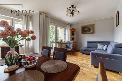 4 kondygnacje dodatkowy budynek 600m od metra