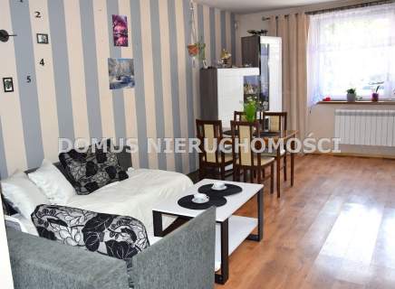 Dom w Brzezinach na spokojnym osiedlu