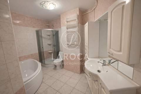 Duże, 4 pokoje, 2 balkony, prysznic, wanna