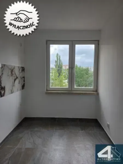 2 pokoje z balkonem po remoncie
