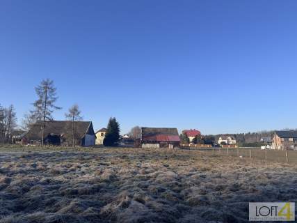 Wyjątkowa, uzbrojona działka pod lasem.