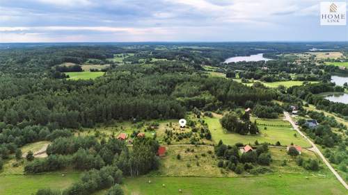 Mazury-malownicza działka blisko jeziora i lasu.