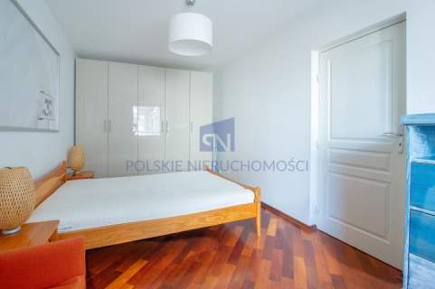 Krzyki 2 pokoje Balkon Miejsce postojowe.