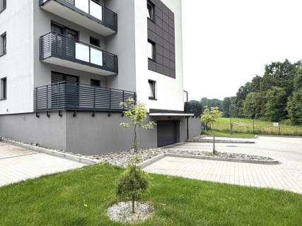 Kawalerka z dużym tarasem, komórką i m. parking
