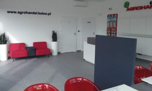 Działka z budynkiem handlowo-usługowym przy dk 60