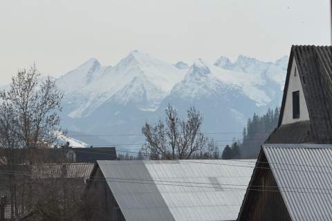 Dom w centrum Czarnej Góry z widokiem na Tatry