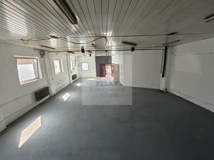 Hala magazynowo-produkcyjna socjal. 130m2