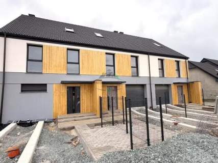 Gotowy dom w Mędłowie, 114m2 plus 28m2 poddasza, mały ogród