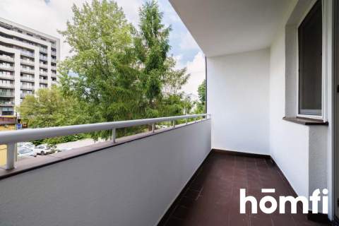 Po generalnym remoncie, parking za bramą, balkon