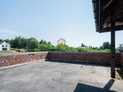 Wolnostojący dom do wykończenia. Działka 31 ar