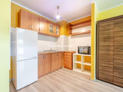 Ustawne 2 pokojowe mieszkanie w apartamentowcu.