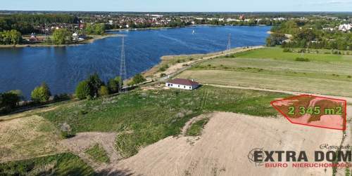 Duża działka budowlana nad jeziorem 
