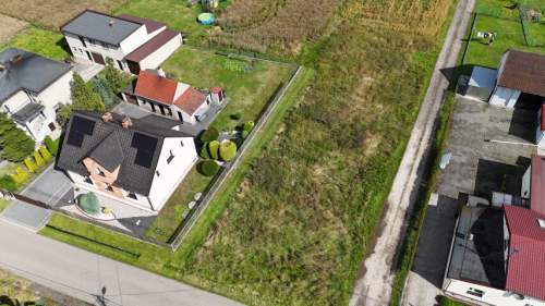 900m2 blisko lasy woda prąd w granicy prostokąt