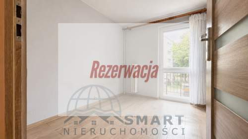 Trzypokojowe mieszkanie na 1 piętrze.